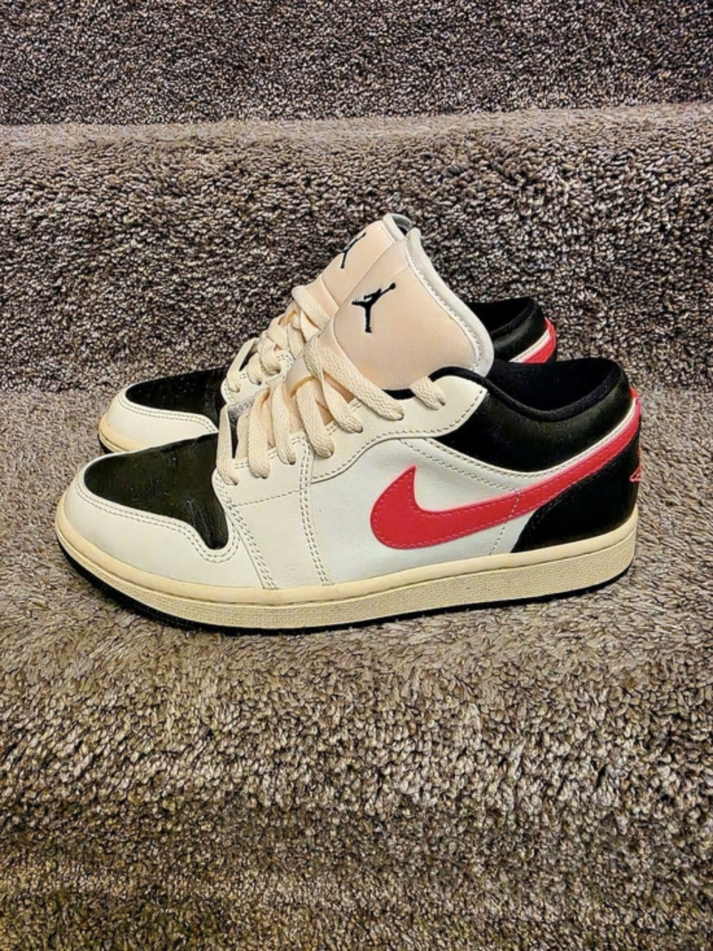 Nike Jordan 1 Low Sneakers Cream & Pink Like New Women 8.5